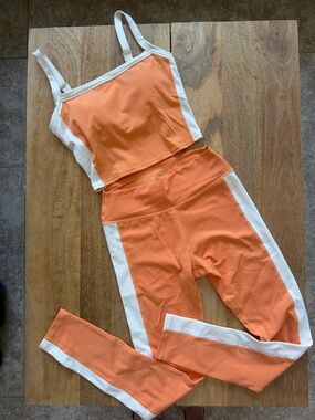 L SPACE Coral & White High-Waist Active Leggings with Matching Crop Tank
